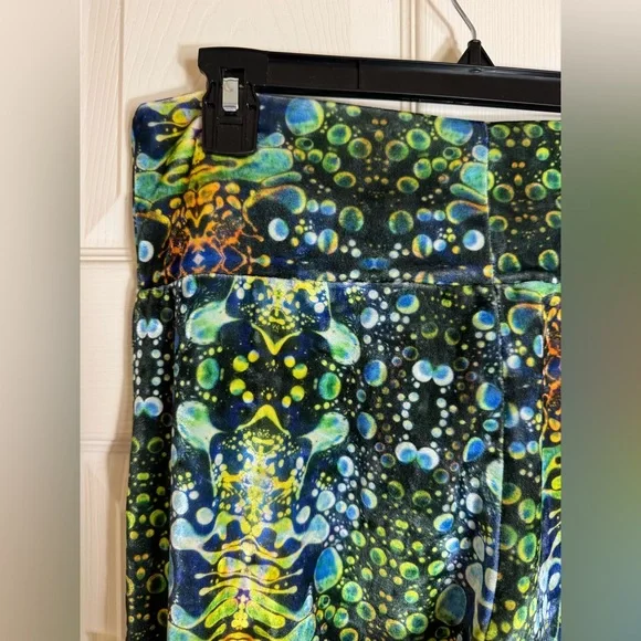 Green Multicolor Sequin-Effect Flared Pants - Picture 6 of 10